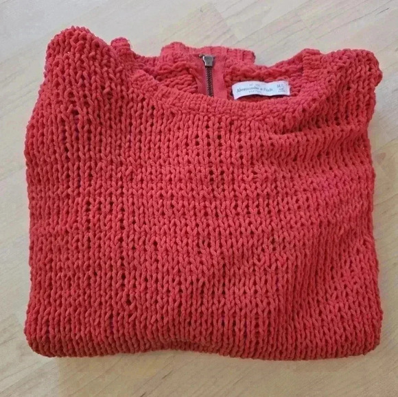 Abercrombie and Fitch super soft sweater size M/L - Picture 1 of 7